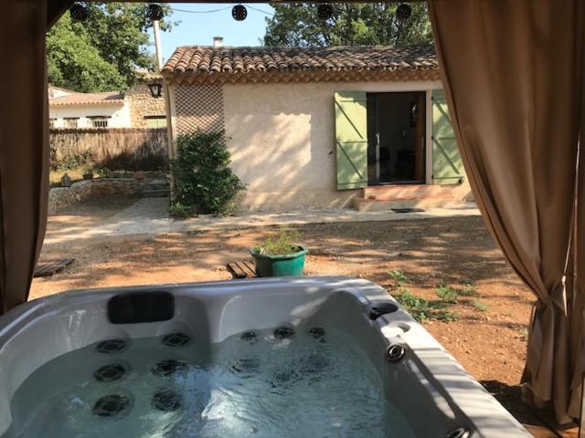 La Brindille Petit Mas Provencal Meuble De Tourisme 3 Etoiles 2-3 Personnes 1 Piece 30 M2 Confort Lisiere Foret Jardin Jacuzzi Piscine Villa *