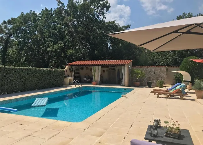 La Brindille Petit Mas Provencal Meuble De Tourisme 3 Etoiles 2-3 Personnes 1 Piece 30 M2 Tout Confort Lisiere Foret Jardin Jacuzzi Piscine